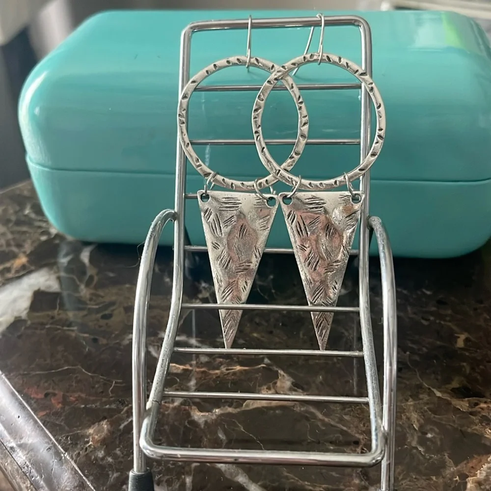 Beautiful earrings - Picture 1 of 3